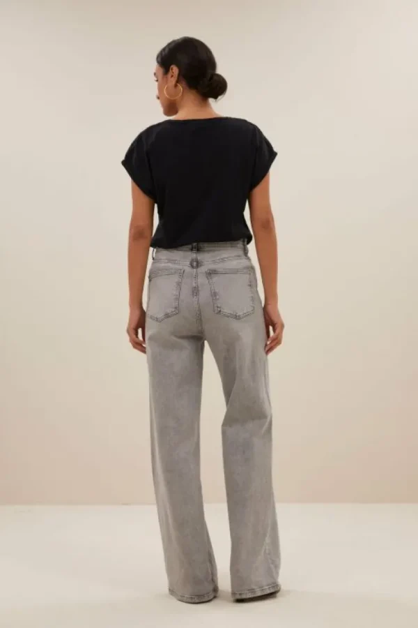 momi logo top | jet black-By bar Best