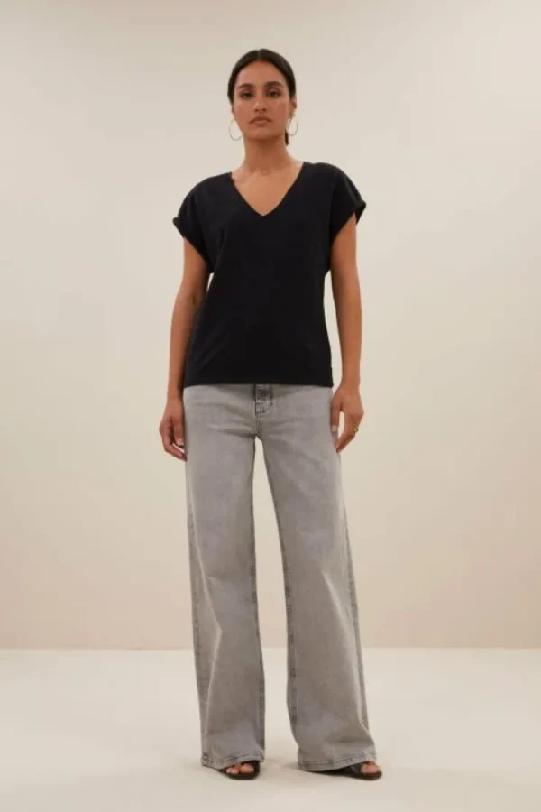 momi logo top | jet black-By bar Best